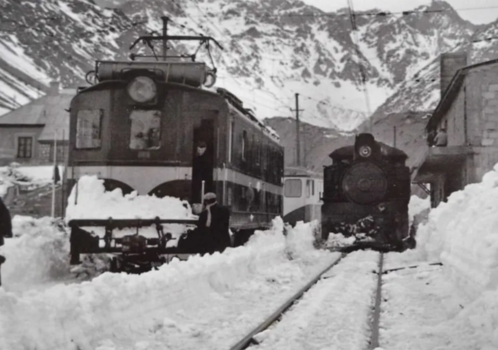El 5 de abril de 1910 partió el primer viaje del tren Trasandino, que cruzó los Andes hasta 1984. Foto: Gentileza Osvaldo Valle
