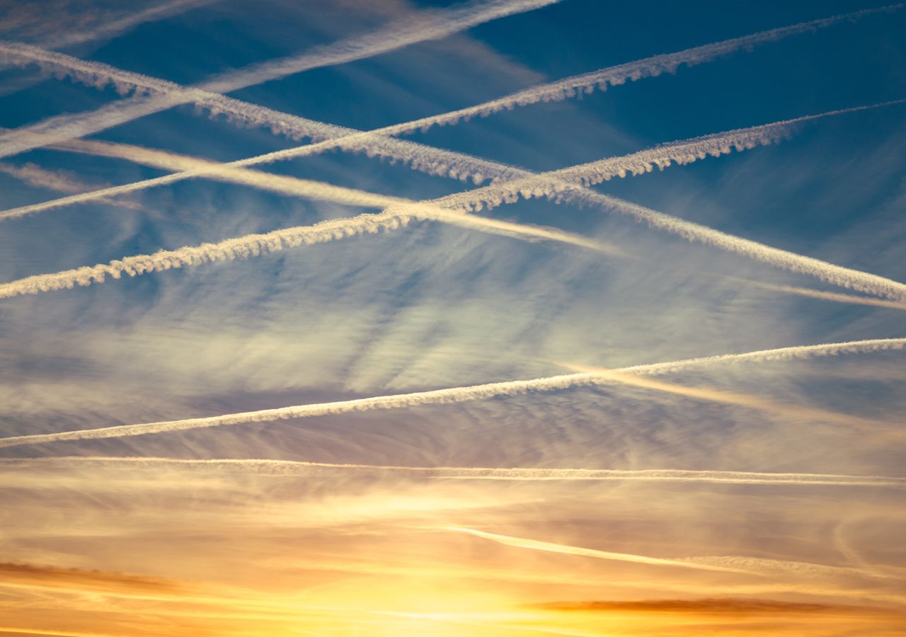 This is how science debunks the crazy hoax of “chemical trails” spraying the sky with chemicals