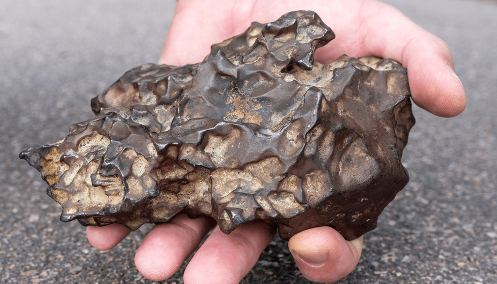 La roca espacial se llama meteorito cuando alcanza la superficie de la Tierra.