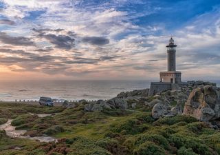 Así es el faro más aislado de la España peninsular y que puedes visitar: un lugar privilegiado en la Costa da Morte