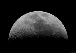 Así está la luna hoy 13 de junio: cuarto creciente, cómo observar y cuándo será la próxima Luna llena