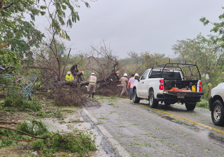 Así ha sido el paso del huracán Erick por Oaxaca: lluvias torrenciales, derrumbes carreteros y hospitales afectados