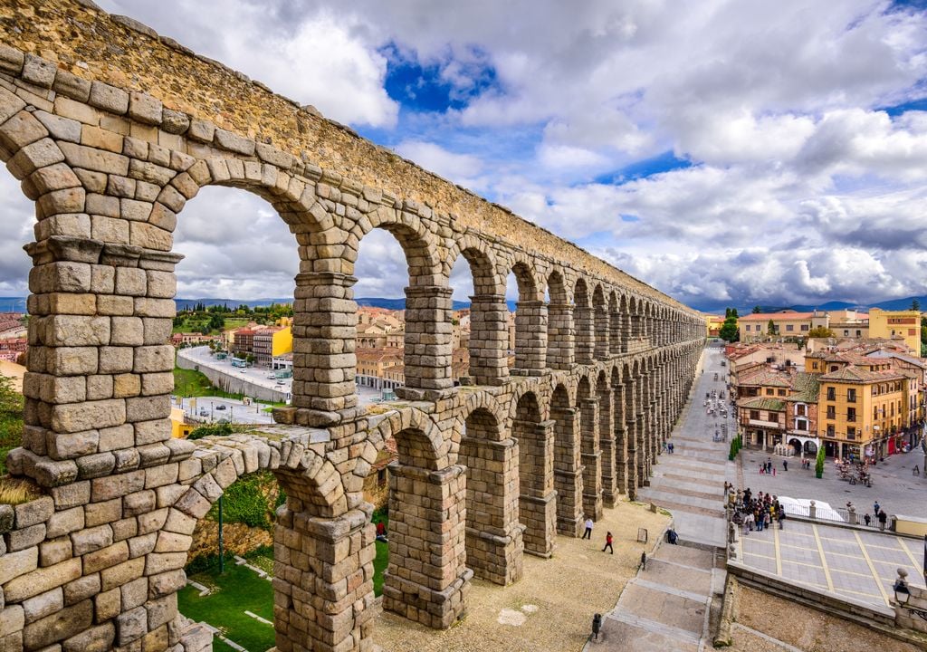 El acueducto de Segovia, patrimonio de la humanidad, fue construido a principios del siglo II d. C.