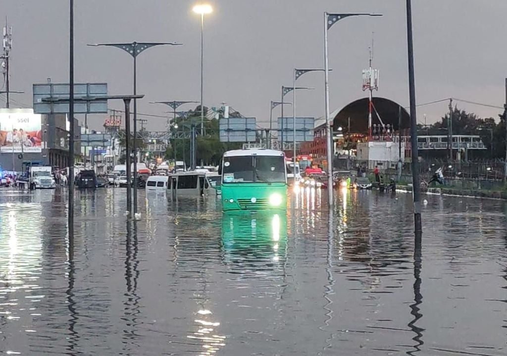Las inundaciones por lluvias pueden dañar viviendas, edificios, carreteras, puentes y sistemas de drenaje, afectando a los habitantes de la CDMX. Las inundaciones por lluvias pueden dañar viviendas, edificios, carreteras, puentes y sistemas de drenaje, afectando a los habitantes de la CDMX. Fotografía tomada de SGIRPC.