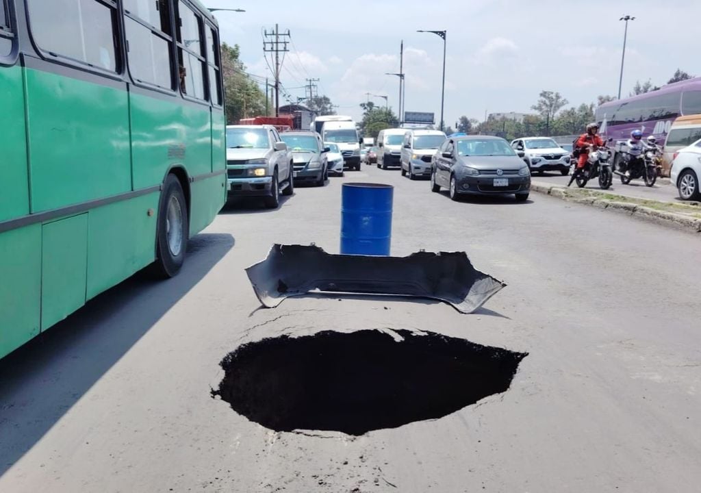 Los socavones son una de las consecuencias más severas tras lluvias torrenciales debido al reblandecimiento del terreno. Foto: SEGIAGUA. Los socavones son una de las consecuencias más severas tras lluvias torrenciales debido al reblandecimiento del terreno. Fotografía tomada de SEGIAGUA.