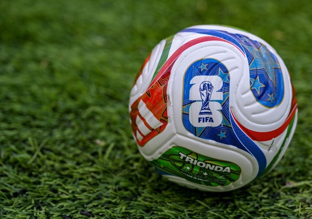 pelota La pelota oficial del Mundial 2026 sobre una superficie que, a esta altura del torneo, se consolidó como uno de los grandes aciertos silenciosos de la FIFA.