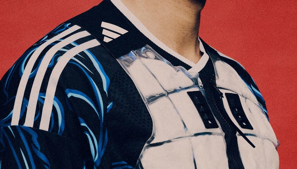 Así son los chalecos refrigerantes que usa la Selección argentina en los calurosos entrenamientos durante el Mundial Así son los chalecos refrigerantes que usa la Selección argentina en los calurosos entrenamientos durante el Mundial. Imagen autorizada por Adidas.