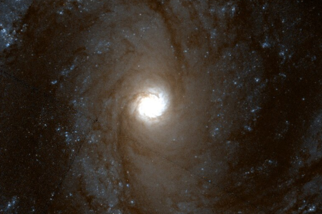 Galáxia Messier 61 foi observada pelo telescópio Vera Rubin e artigo descrevendo sobre nova descoberta nessa região foi publicado por astrônomos. Crédito: Hubble