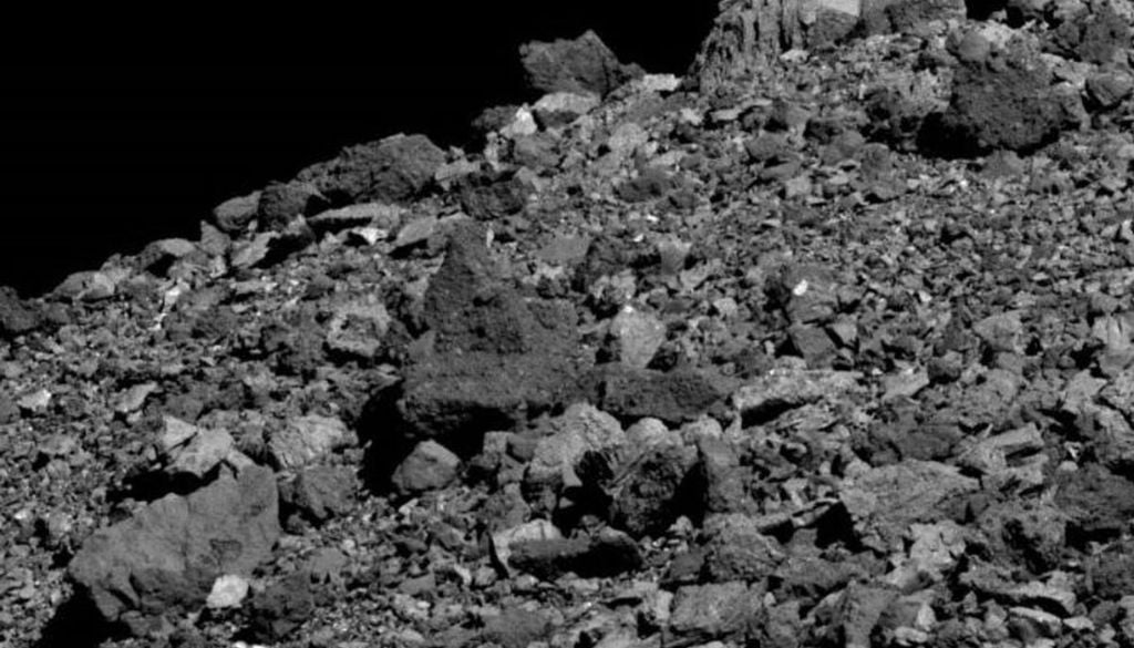 Bennu es especialmente valioso porque conserva materiales que prácticamente no han cambiado desde el nacimiento del sistema solar.