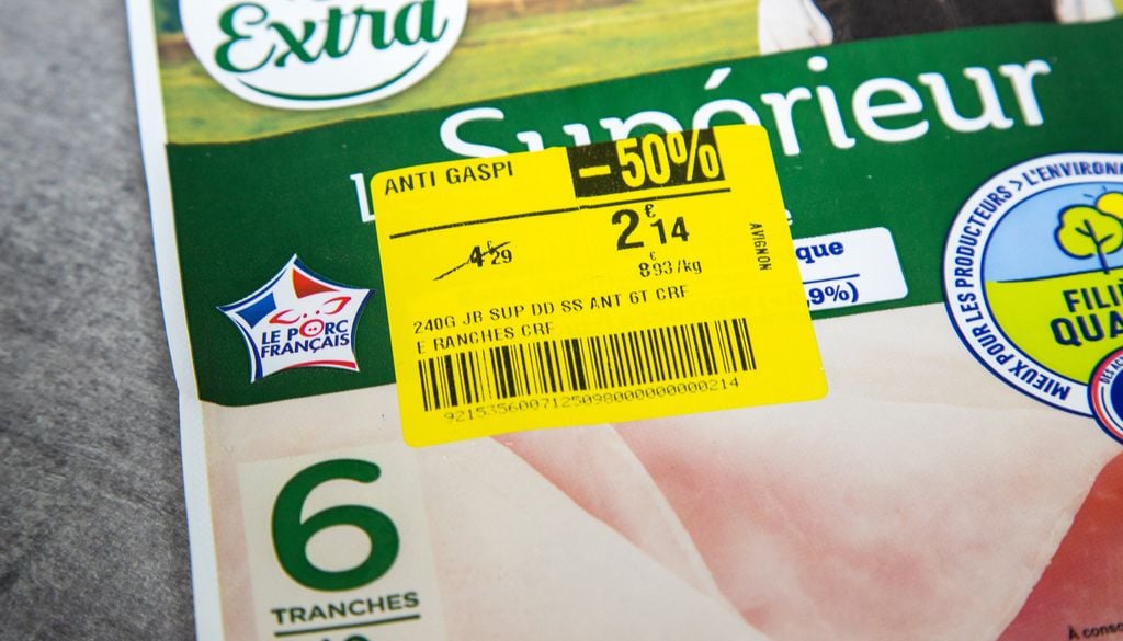 Date courte jambon supermarché course gaspillage alimentaire Pensez à acheter les dates courtes, mais uniquement si vous êtes sûrs de les consommer.
