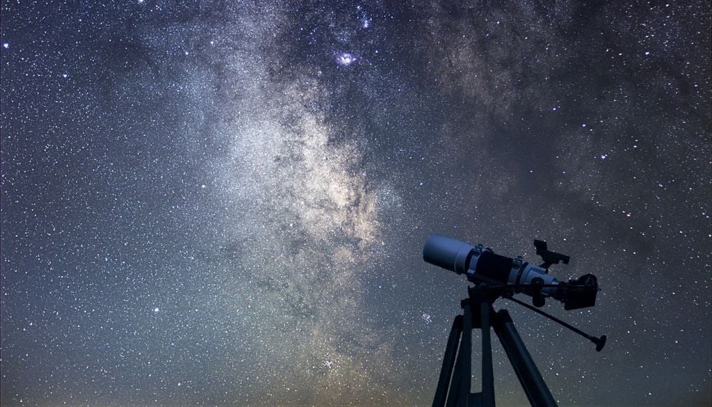 Astrofotografía El evento también abordará cómo las industrias creativas —como la fotografía, el arte o la producción audiovisual— pueden integrarse al desarrollo del astroturismo regional.