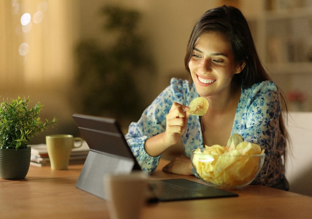 Comer batatas fritas Comer batatas fritas