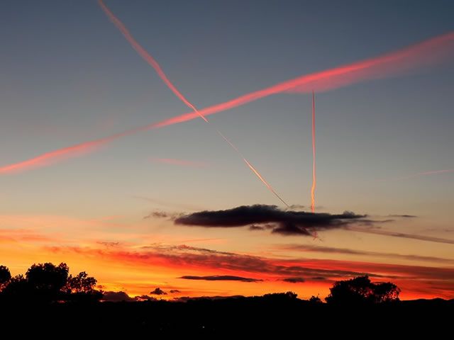 Jordi Gubert Piña Tres fotos de lo que ha sido el atardecer de hoy en Collbató (Barcelona) con esta excelente visibilidad.Esto es todo amigos, espero que os gusten