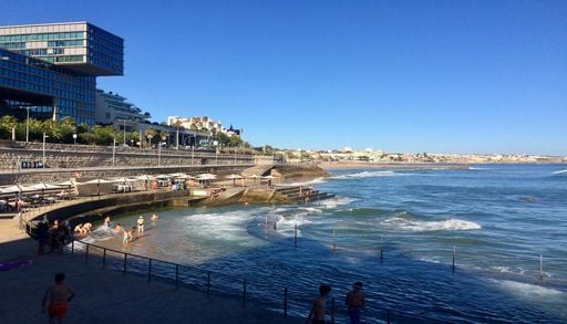 At&eacute; 30 &deg;C este fim de semana? H&aacute; uma piscina gratuita perto de Lisboa &agrave; sua espera