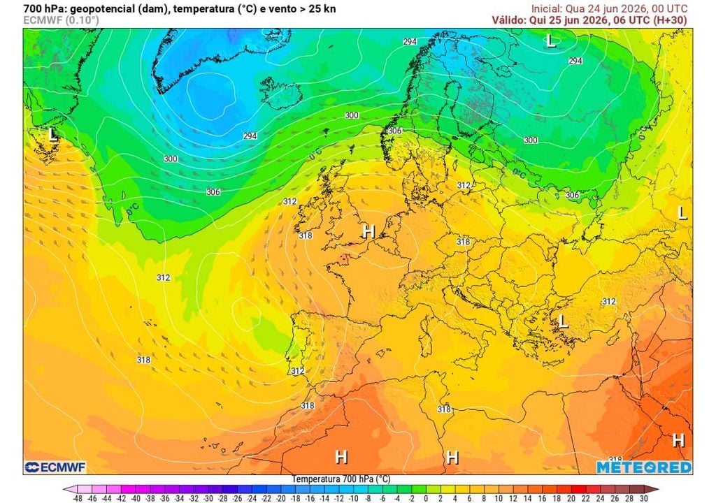 Temperatura 700 hPa Uma nova massa de ar frio associada à corrente de jato polar junta-se à depressão já instalada a oeste da Península Ibérica. Esta interação reforça a instabilidade atmosférica e favorece a ocorrência de chuva e trovoadas em grande parte do território durante quinta-feira.