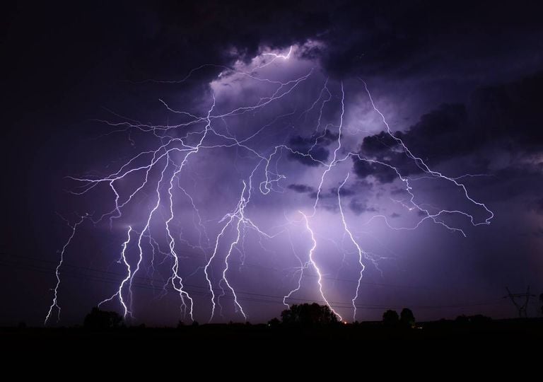 At&eacute; 50 mm de chuva e trovoadas fortes: depress&atilde;o deixar&aacute; aguaceiros, granizo e vento entre hoje e sexta-feira, dia 26