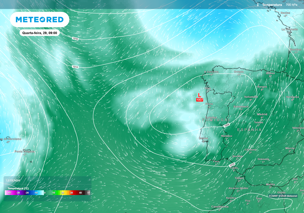 Entrada de ar mais frio em altitude (700 hPa), responsável pela instabilidade e pela descida acentuada das temperaturas à superfície.