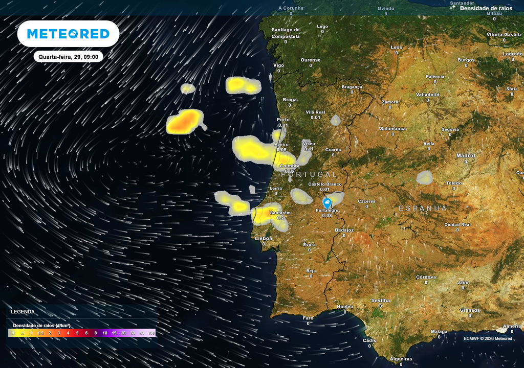 Trovoadas durante a madrugada no litoral, com deslocação para o interior ao longo do dia e maior incidência no distrito de Santarém.