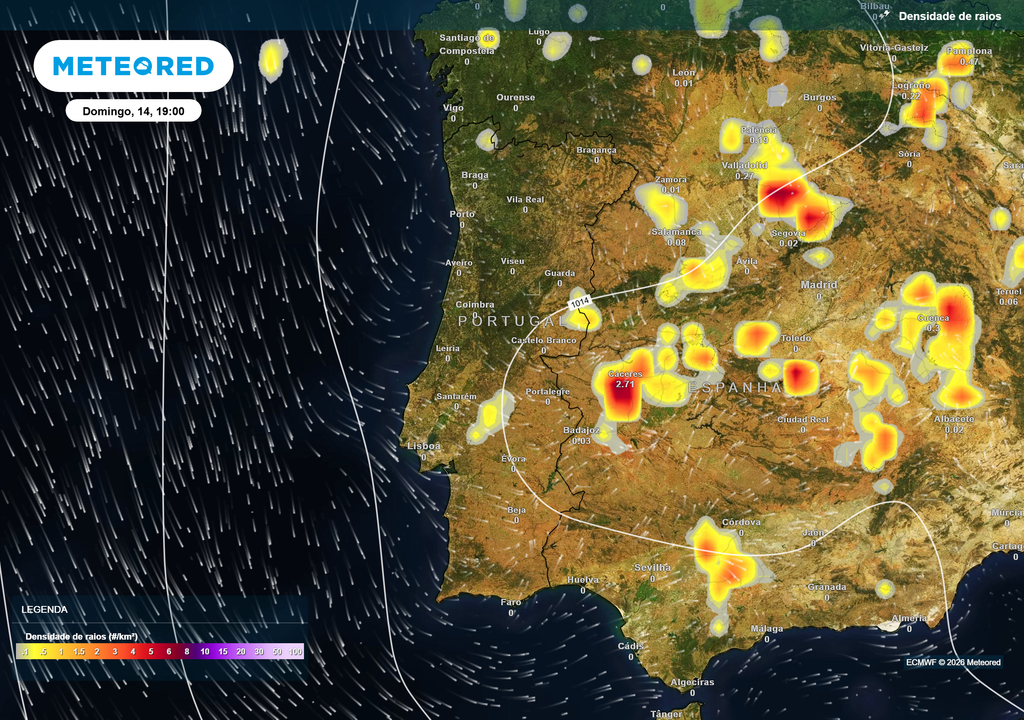 Densidade de raios prevista para domingo, 14 de junho, às 19h As trovoadas poderão persistir até ao início da noite antes de perderem intensidade gradualmente.