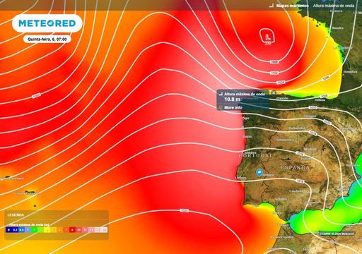 Até amanhã a frente fria ainda deixará ondas até 11 metros, aguaceiros que poderão ser de granizo e rajadas até 70 km/h