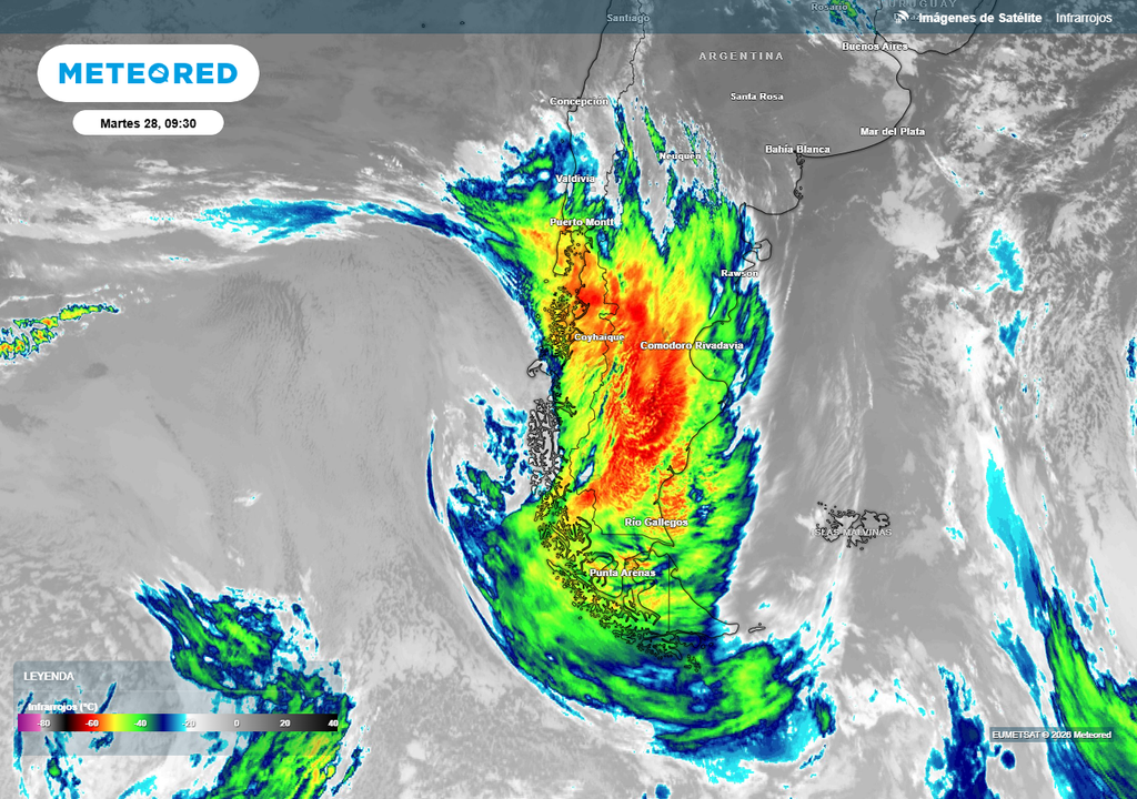 Sistema frontal que dejará fuerte lluvia en Chile centro-sur durante esta jornada.