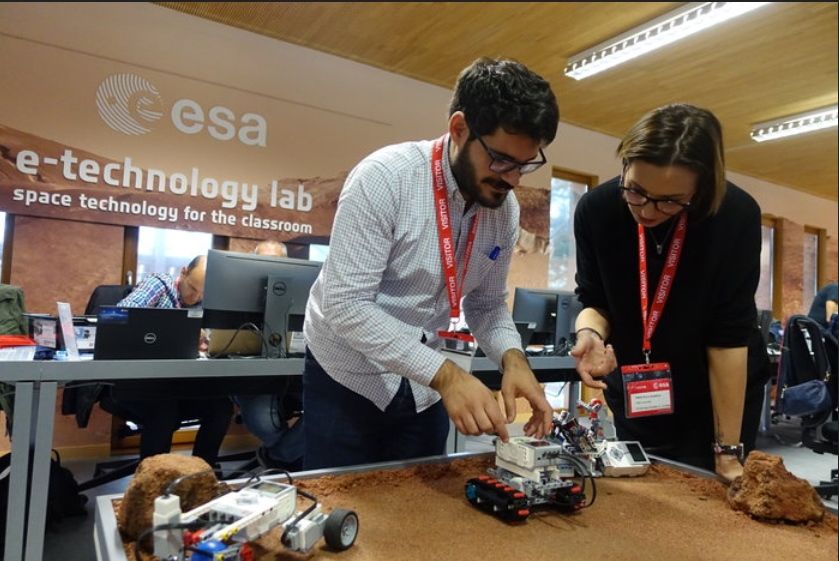 Docentes de secundaria construyen un róver para explorar Marte con LEGO Docentes de secundaria construyen un róver para explorar Marte con LEGO