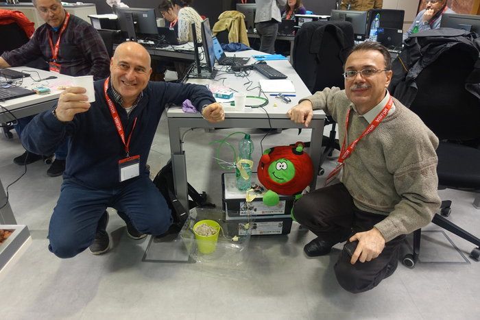 Profesores de secundaria construyen un sistema de riego automático con Arduino Profesores de secundaria construyen un sistema de riego automático con Arduino