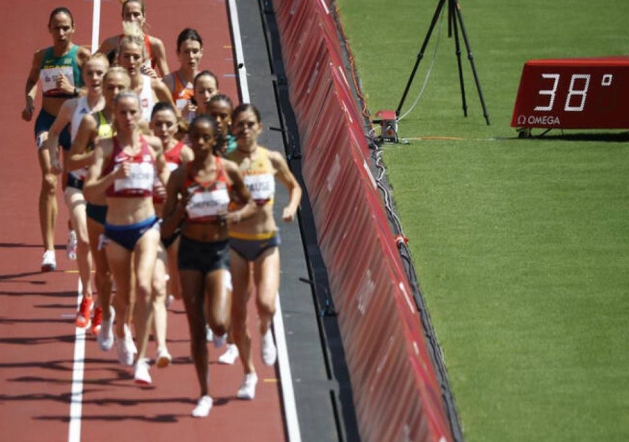 Los termómetros han registrado temperaturas abrasadoras durante las competencias de los Juegos Olímpicos de Tokio, lo que pone en peligro el rendimiento de las aletas. Foto: REUTERS/Phil Noble