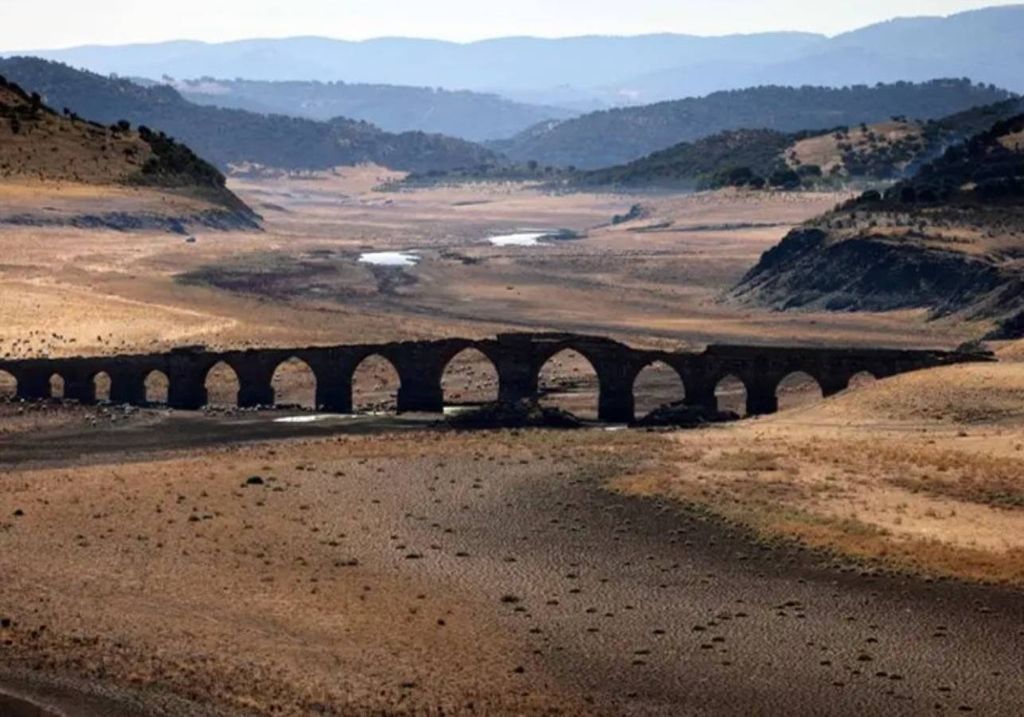 seca, rio, Espanha, 2022 seca, rio, Espanha, 2022