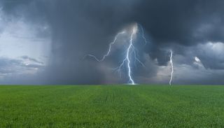 Attenzione all'imminente sfuriata temporalesca: rischio fenomeni violenti tra l'1 e il 2 luglio, con grandine e tornado