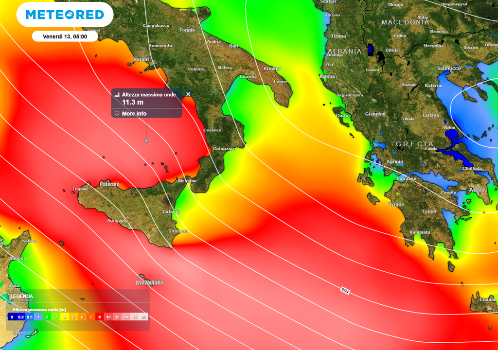 Il modello di riferimento di Meteored, basato sui dati forniti da ECMWF, prevede in nottata onde alte fino a più di 10 metri, a largo, nel bel mezzo del Tirreno meridionale.