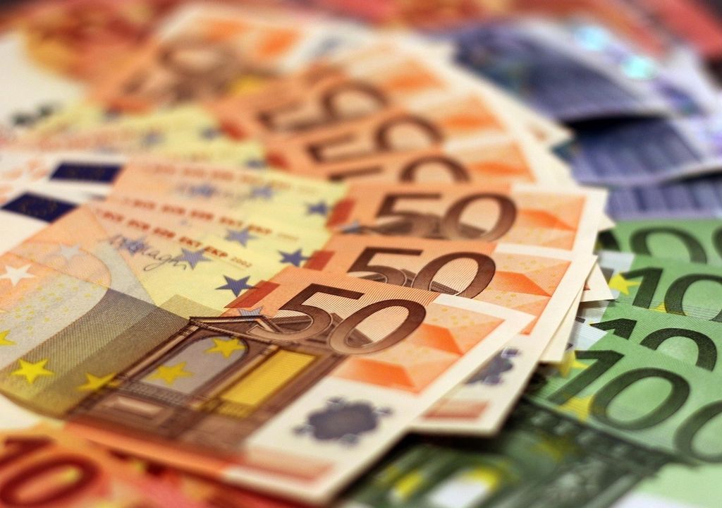 Attraktive Männer und Frauen verdienen durchschnittlich zwei bis drei Prozent mehr als weniger attraktive Personen.