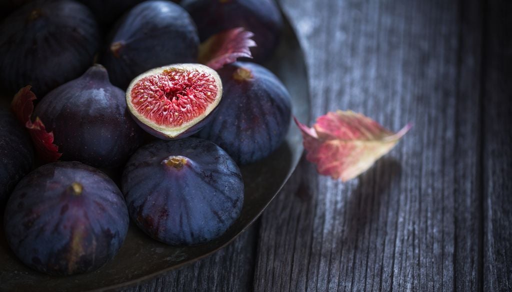 Figue assiette saison septembre automne Profitez des figues tant qu'elles sont sur les étals, la saison ne dure pas très longtemps !