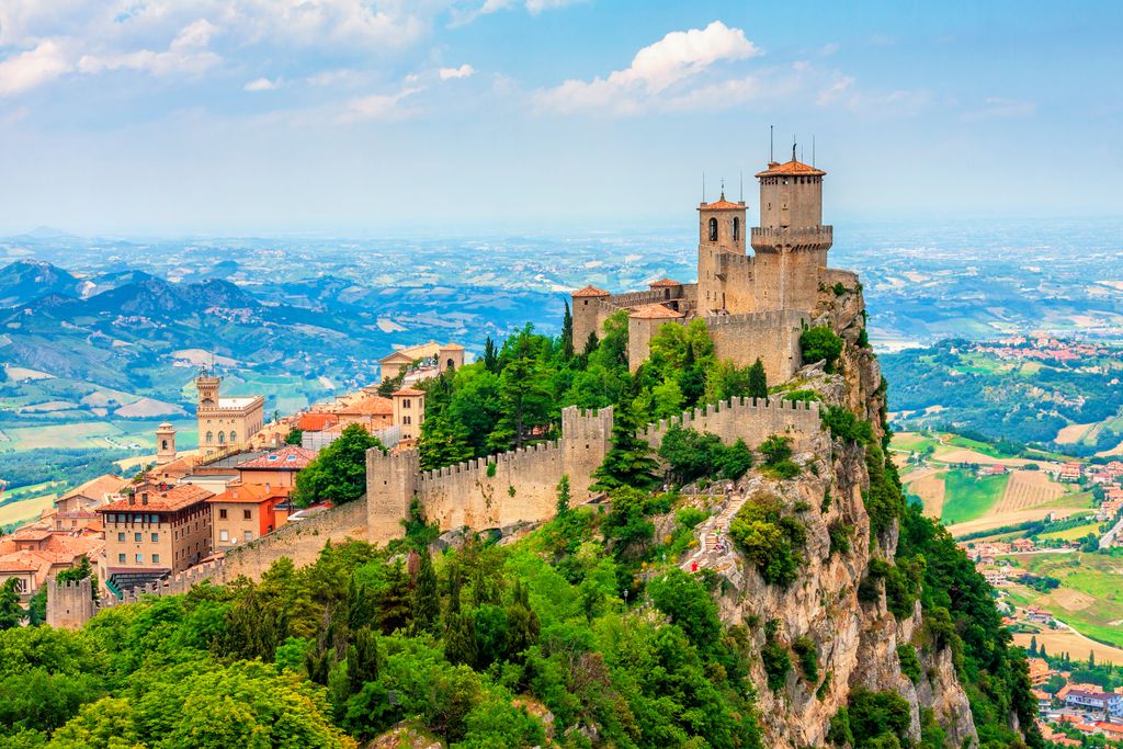 Keine schlechte Aussicht: San Marino hat eine neue Route entwickelt, die Landschaft und Kultur verbindet. Foto: Adobe Stock
