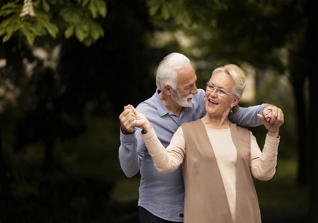 Personas mayores sanas y felices