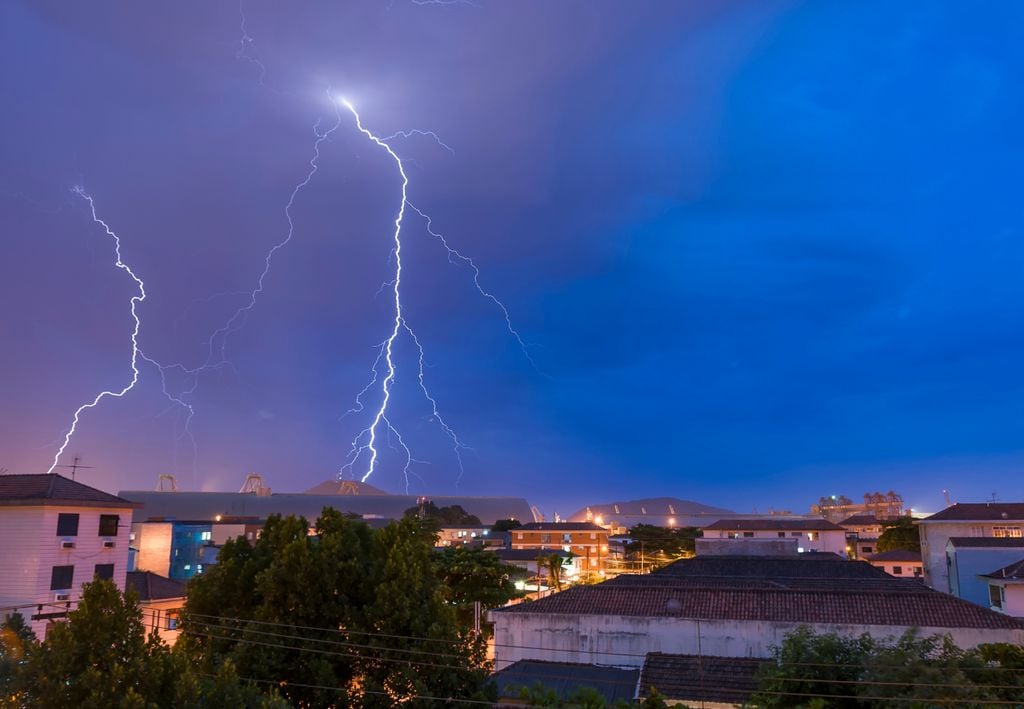 Riscos de chuvas intensas e temporais aumentam no Sul, Sudeste e Centro-Oeste do Brasil. Foto: Adobe Stock.