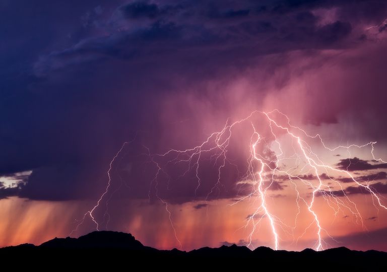 tormenta eléctrica sobre el desierto tormenta eléctrica sobre el desierto