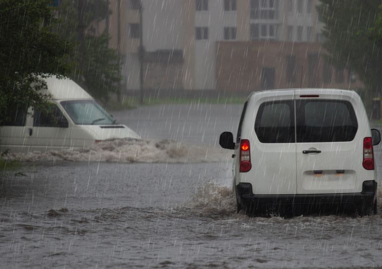 Alertas de temporais, alagamentos e inundações. Alertas de temporais, alagamentos e inundações.
