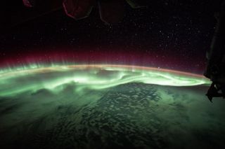 Aurora verde desde la ISS