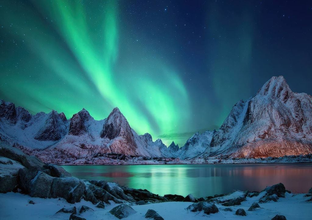 Marzo de 2026 reúne varias condiciones clave para observar auroras boreales. Descubre cuándo mirar al cielo, dónde viajar y por qué esta primavera puede ser especial.