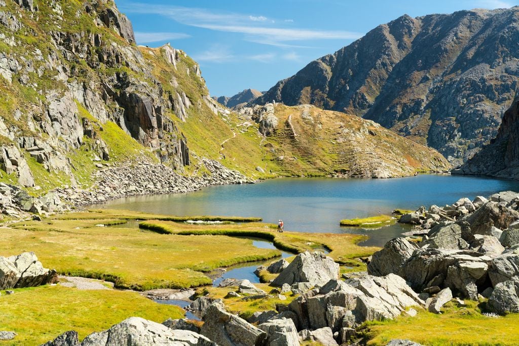 Berg-Idyll: Der Tomasee im Kanton Graubünden gilt als Quelle des Rheins. Foto: Jürgen Humbert/Adobe Stock