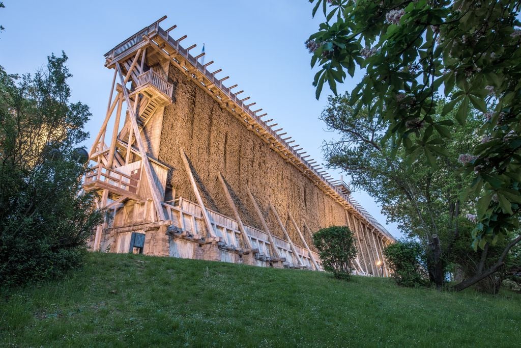 Mechanik, die begeistert - und nach Meer riecht: das Gradierwerk in Bad Kösen. Foto: Adobe Stock