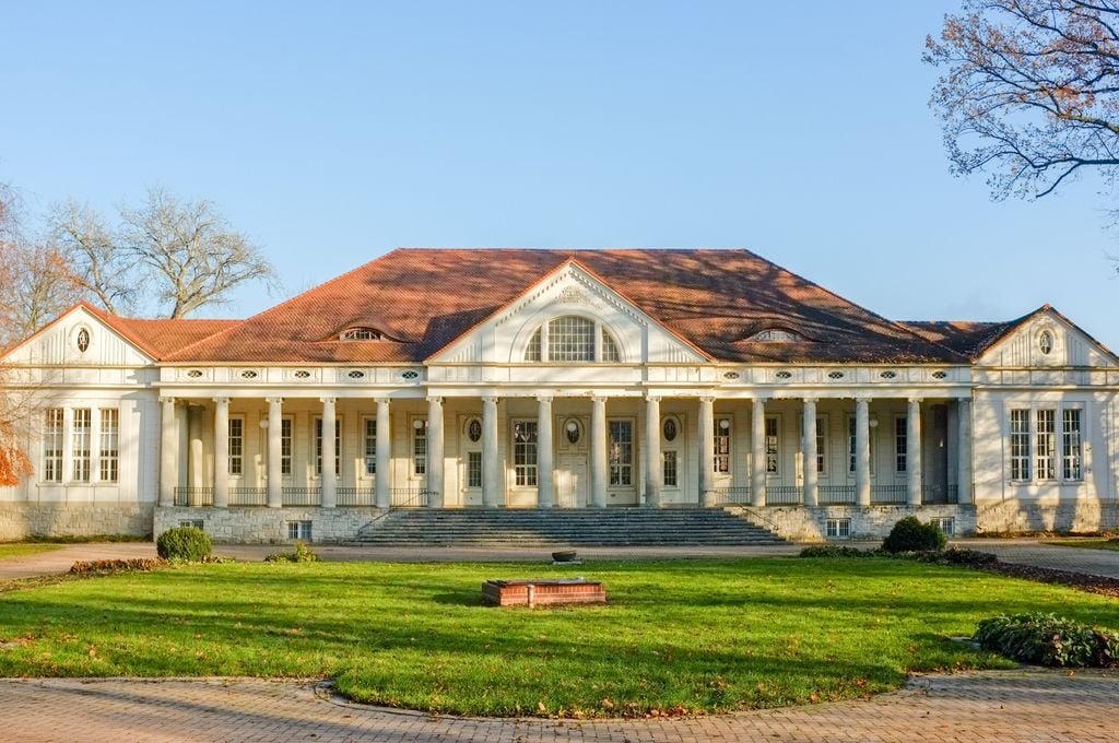 Heilbad-Eleganz: Das Kurhaus von Bad Kösen. Foto: Adobe Stock