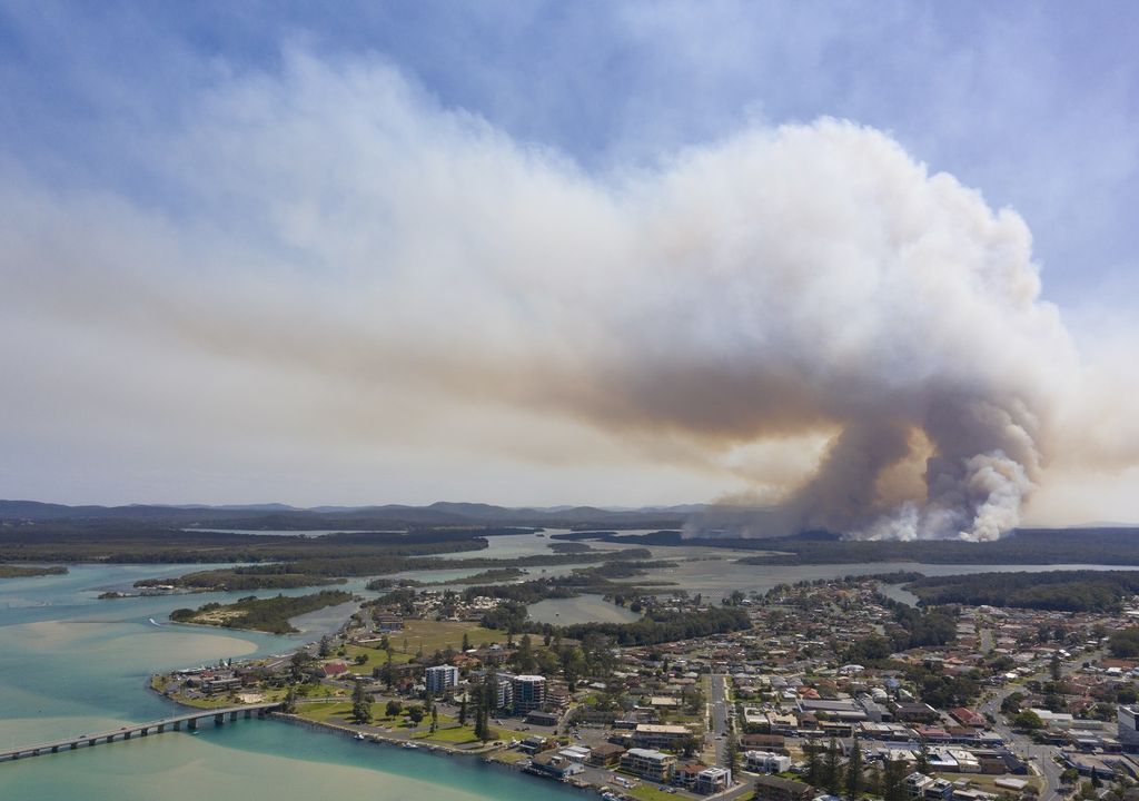 nube de incendio en Tuncurry - Nueva Gales del Sur