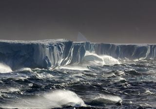 Submersible meets unhappy end after discovering "surprising" sand dune shaped base to ice shelf