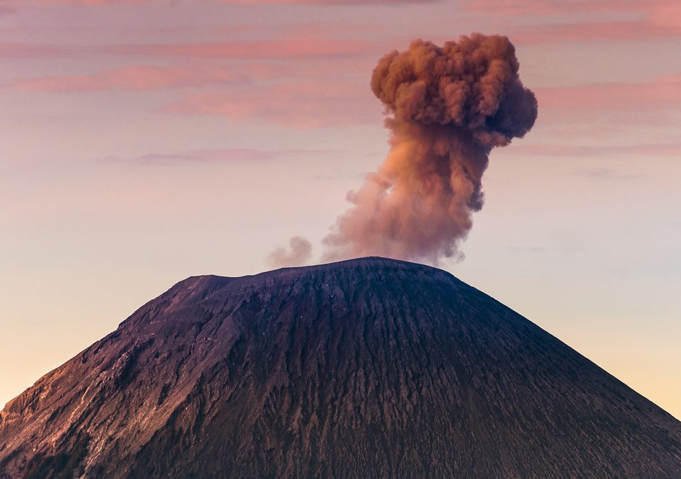 Autoridades en Costa Rica vigilan el volcán Rincón de la Vieja, uno de los más activos en el país. Noticias en tiempo real