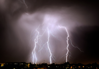 Autos arrastrados, canales desbordados y "calles ríos": consecuencias de un verano con el doble de lluvias en Mendoza