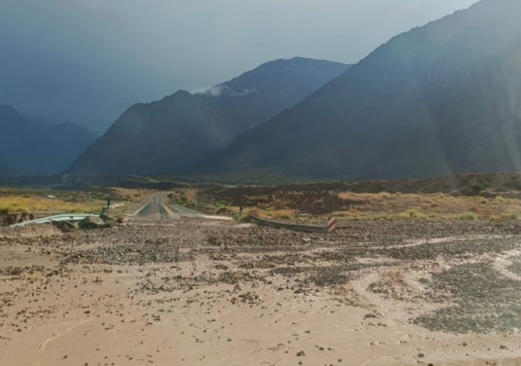 En Uspallata, camino a Chile, aludes y temporales obligaron a cortar el tránsito. Foto: X @MATIPASCUALETTI