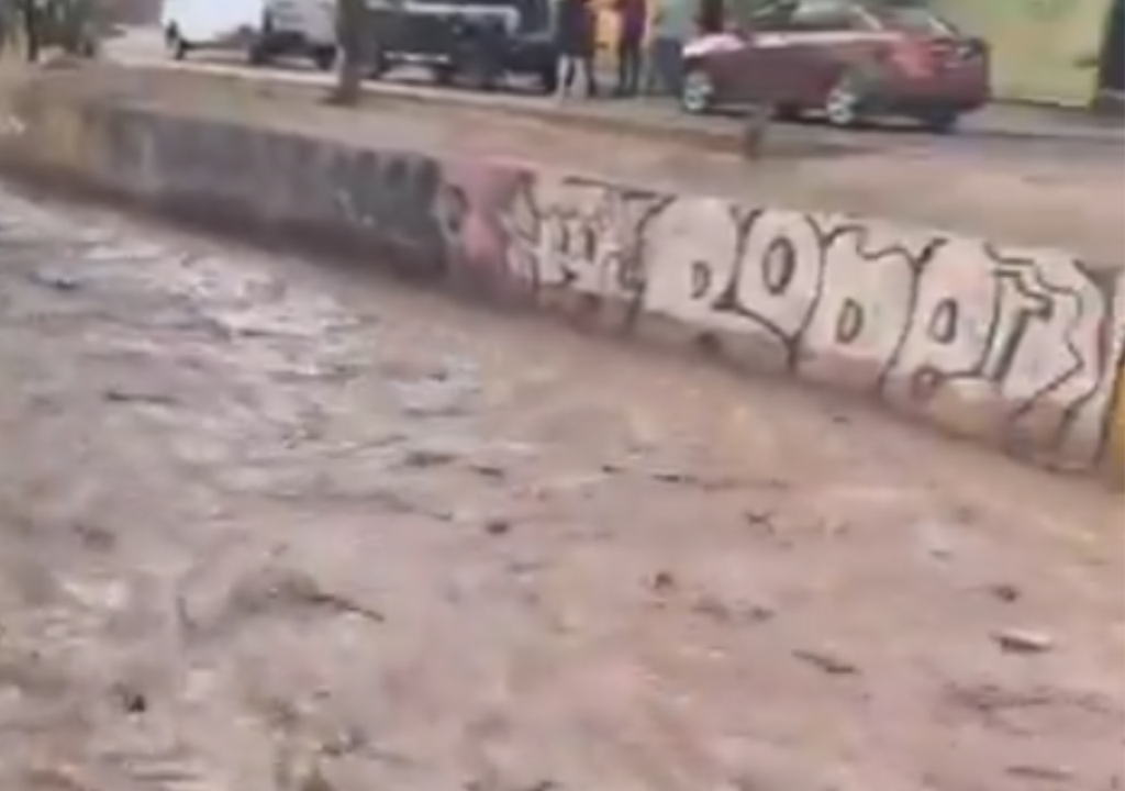 Zanjones y canales del Gran Mendoza se vieron desbordados y se convirtieron en trampas mortales. Foto: X @MATIPASCUALETTI