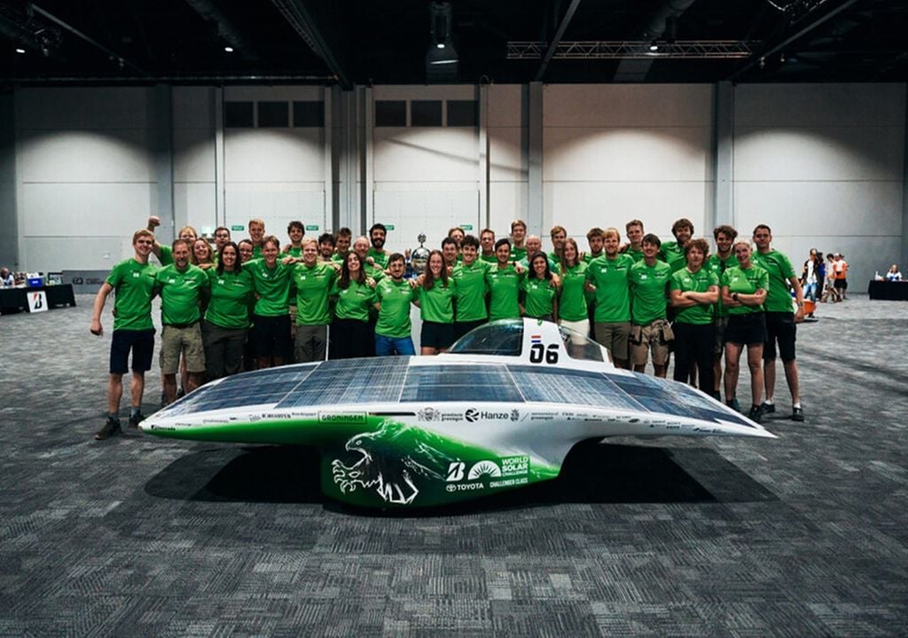 Una épica carrera se corre con autos solares de todo el mundo en Australia: Bridgestone World Solar Challenge 2025